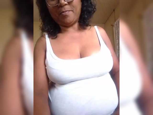 hotmomsexy live cam on BongaCams
