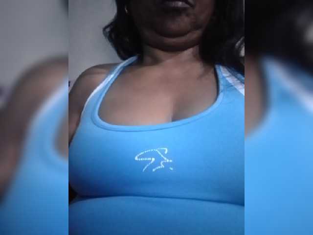 hotmomsexy live cam on BongaCams