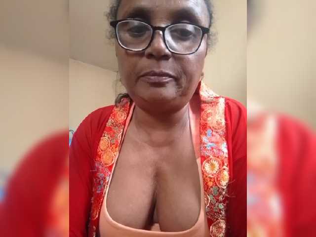 hotmomsexy live cam on BongaCams