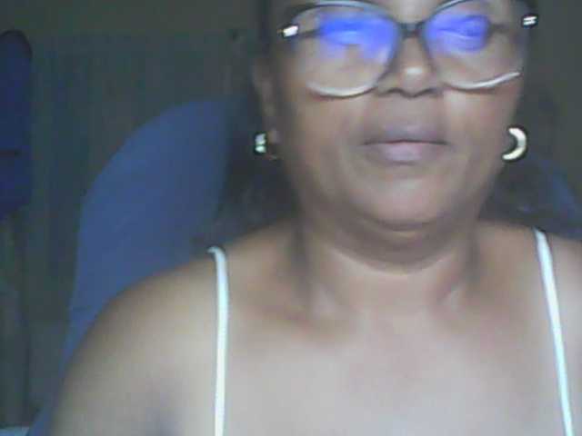 hotmomsexy live cam on BongaCams