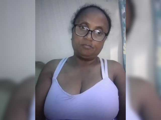 hotmomsexy live cam on BongaCams