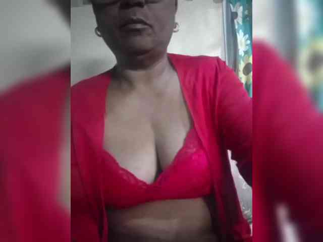 hotmomsexy webcam