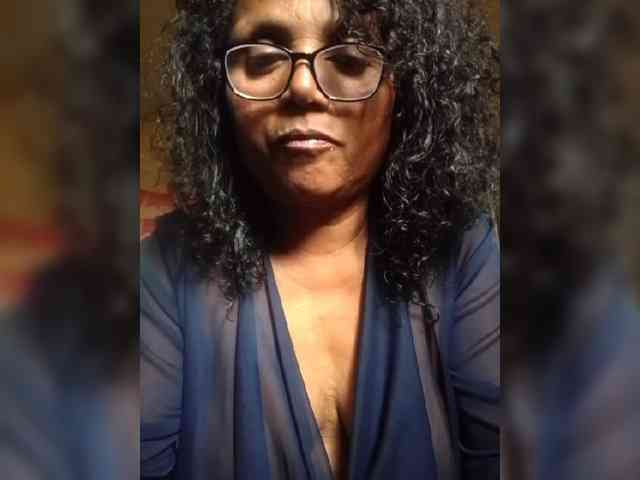 hotmomsexy webcam