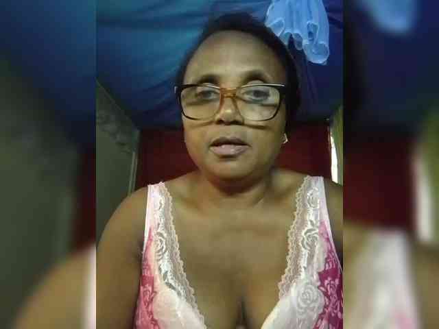 hotmomsexy webcam