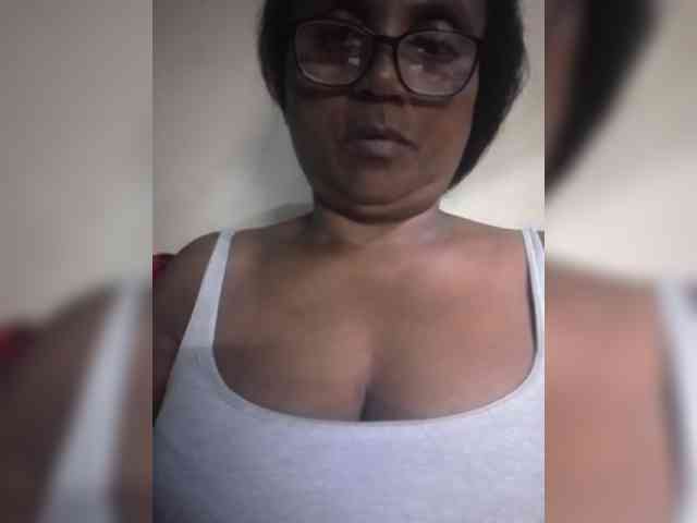 hotmomsexy webcam