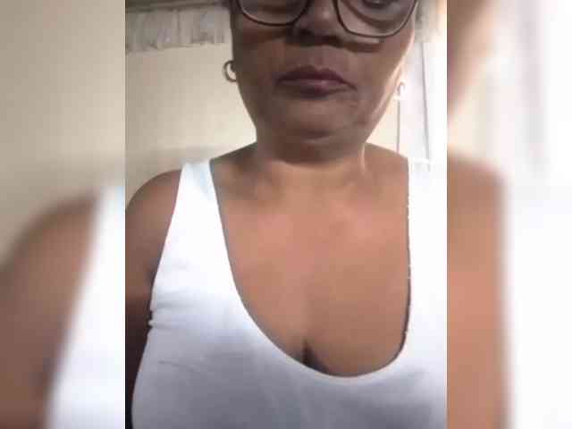 hotmomsexy webcam