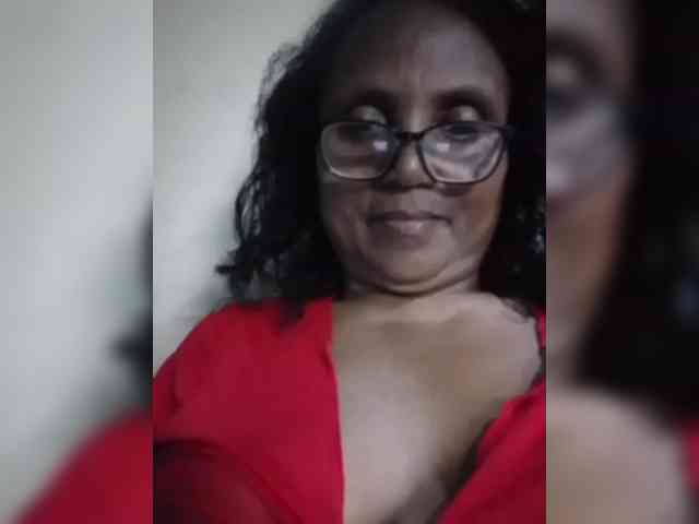 hotmomsexy webcam