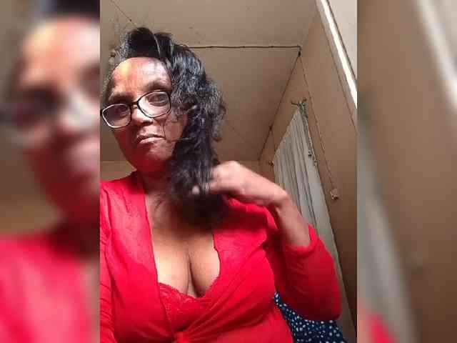 hotmomsexy webcam
