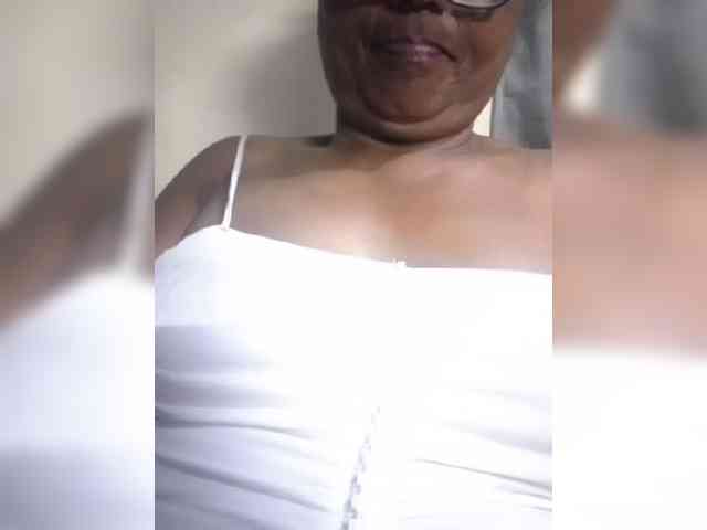 hotmomsexy webcam