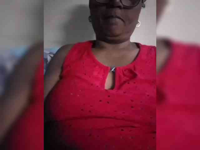 hotmomsexy webcam