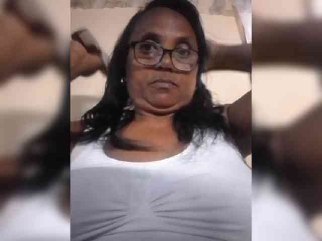 hotmomsexy webcam