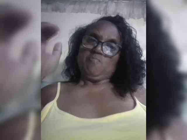 hotmomsexy webcam