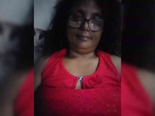 hotmomsexy webcam