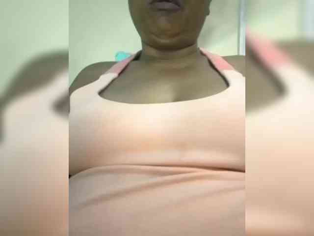 hotmomsexy webcam