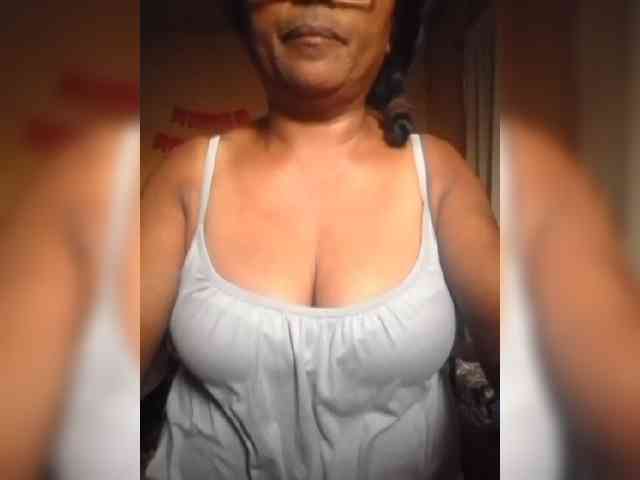 hotmomsexy webcam