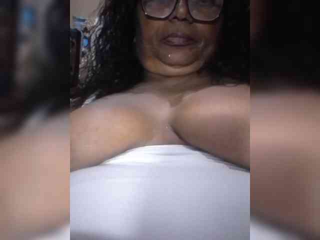 hotmomsexy webcam