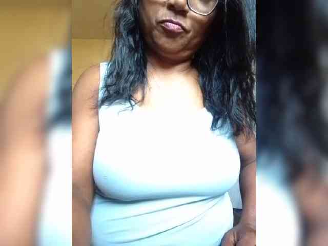 hotmomsexy webcam
