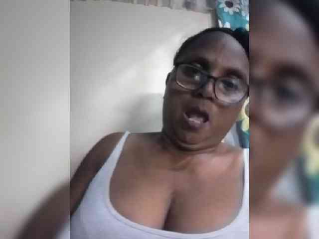 hotmomsexy webcam