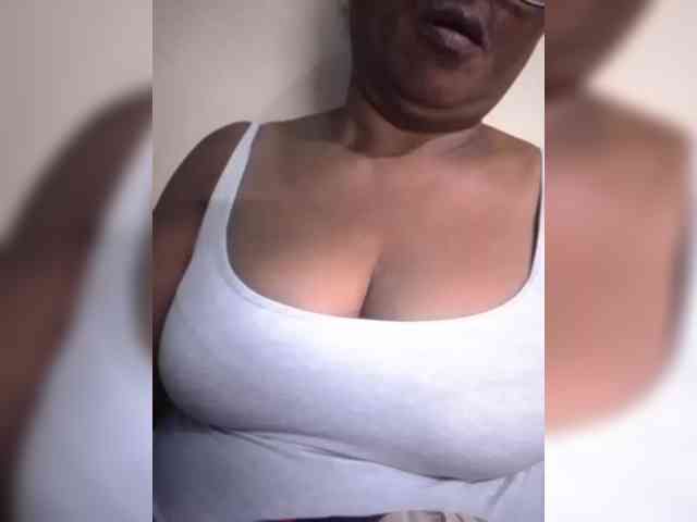 hotmomsexy webcam