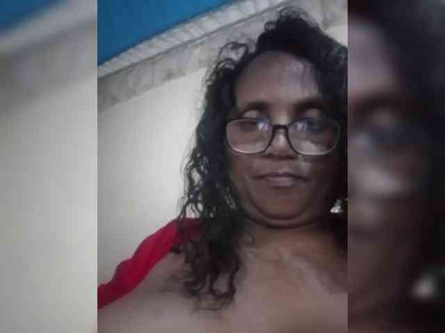 hotmomsexy webcam