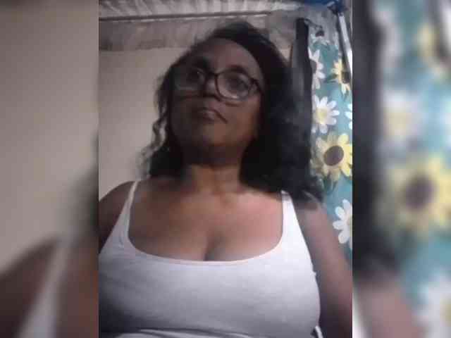 hotmomsexy webcam