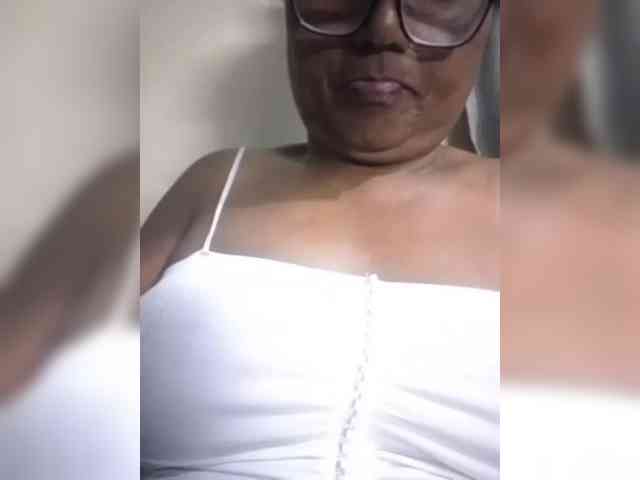 hotmomsexy webcam