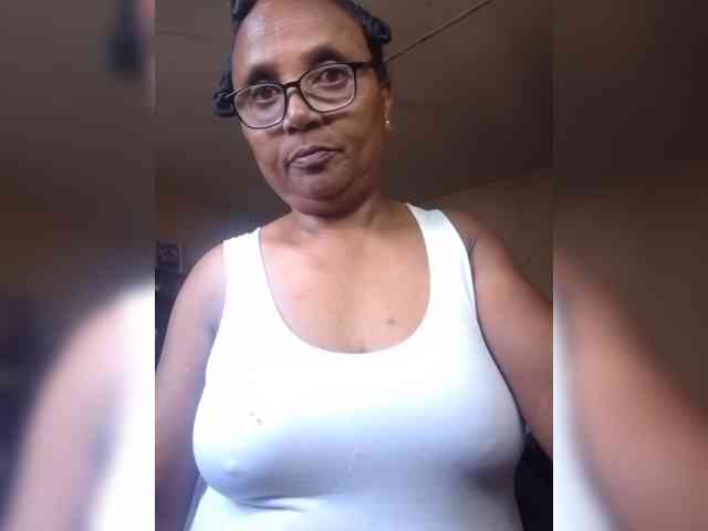 Modèle: hotmomsexy