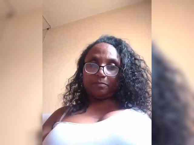 hotmomsexy webcam