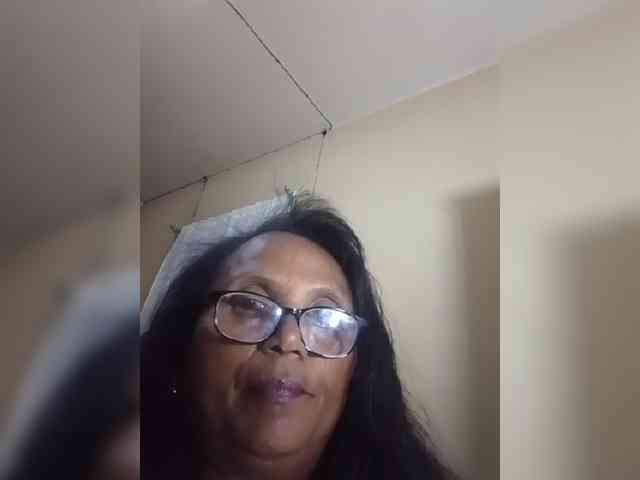 hotmomsexy webcam