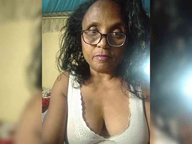 hotmomsexy webcam