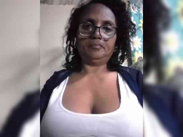 Modèle: hotmomsexy