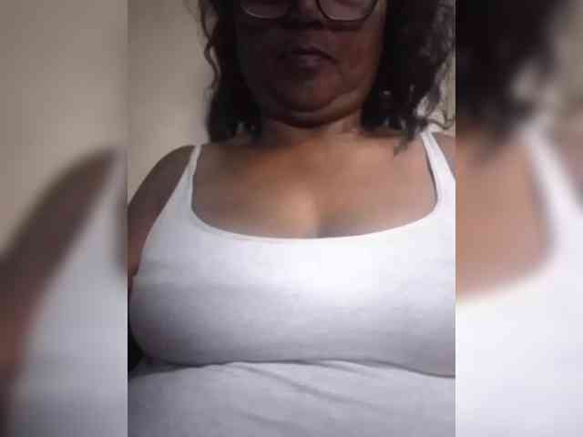 hotmomsexy webcam
