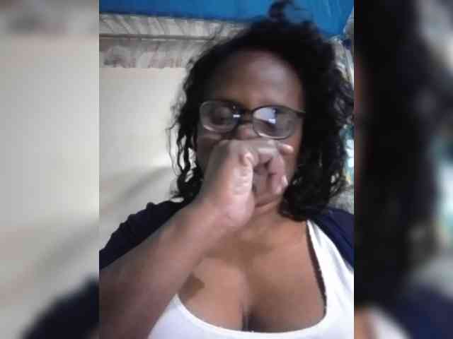 hotmomsexy webcam