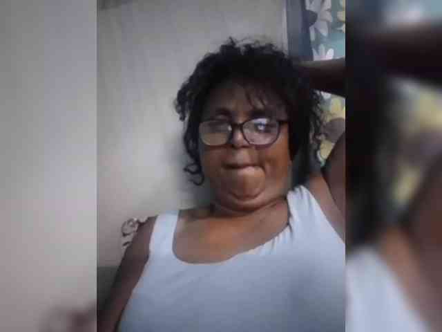 hotmomsexy webcam