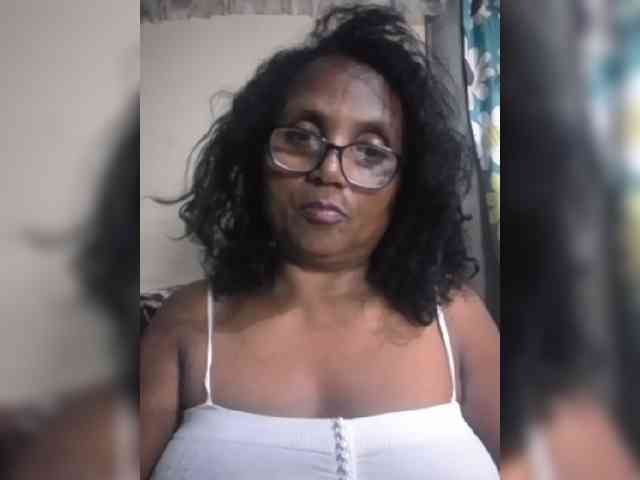 hotmomsexy webcam