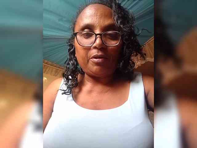 hotmomsexy webcam