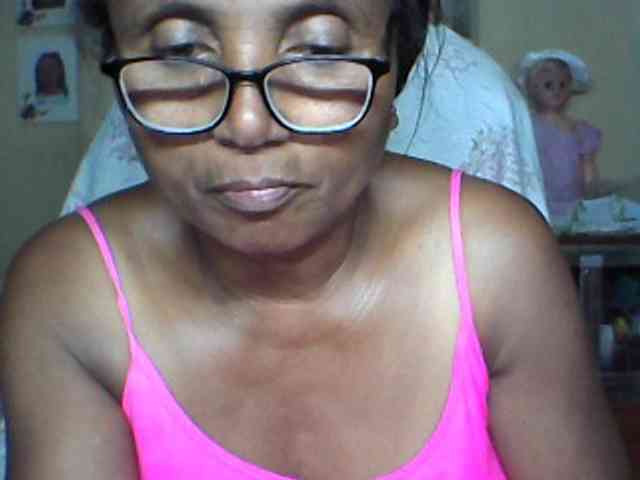 hotmomsexy webcam