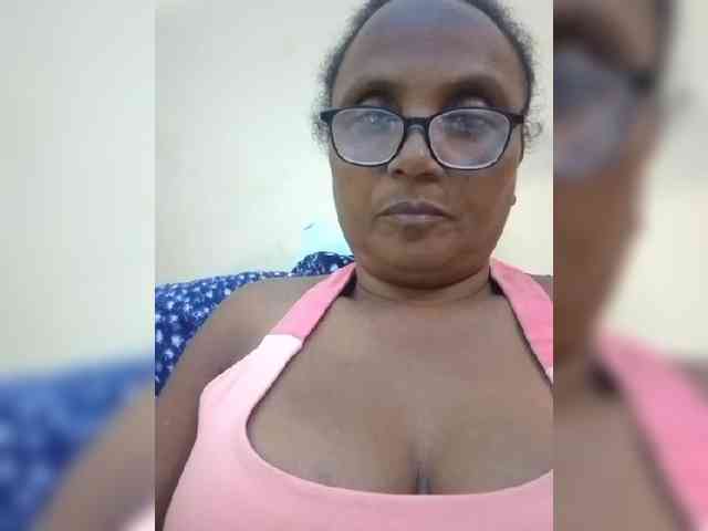hotmomsexy webcam