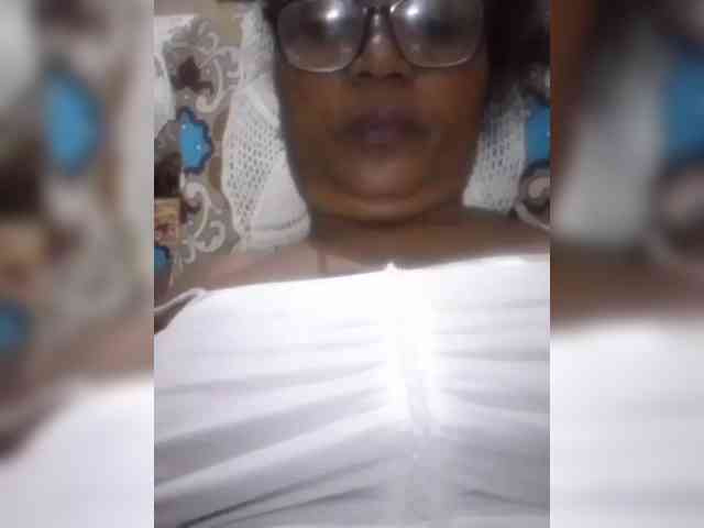 hotmomsexy webcam