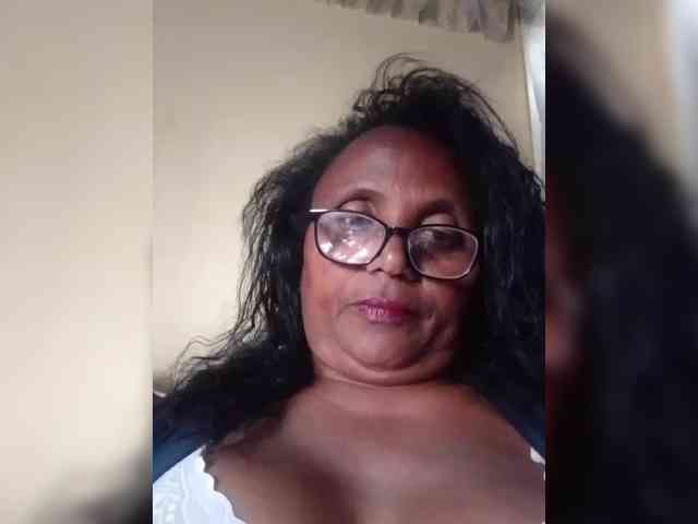hotmomsexy webcam