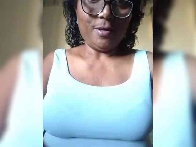 Modèle: hotmomsexy