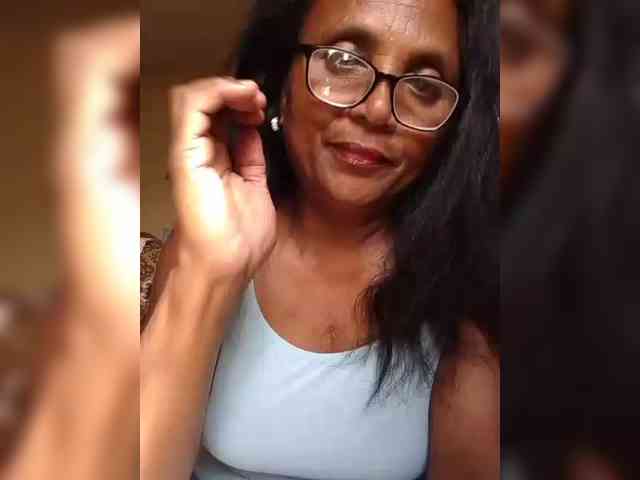 hotmomsexy webcam