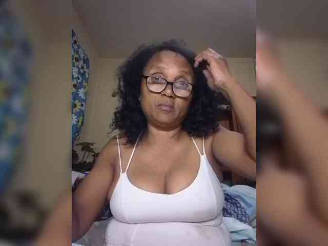 hotmomsexy webcam