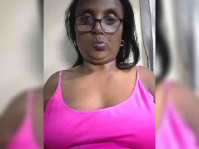 hotmomsexy webcam