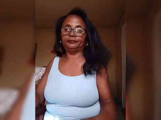hotmomsexy webcam