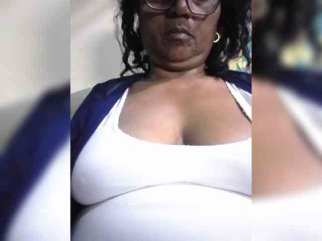 Model: hotmomsexy