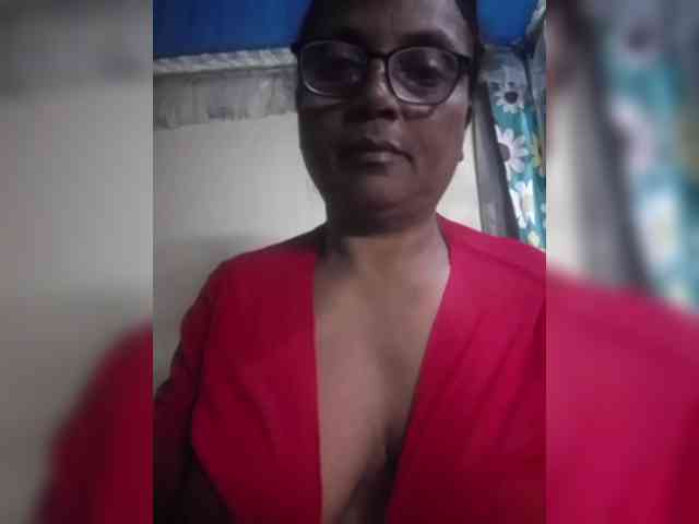 Modèle: hotmomsexy