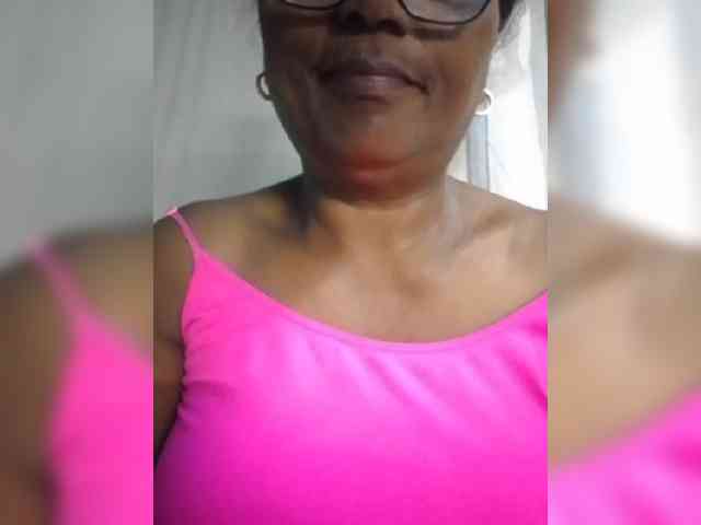 hotmomsexy webcam