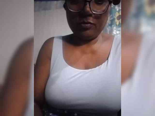 Modèle: hotmomsexy