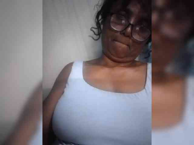 hotmomsexy webcam